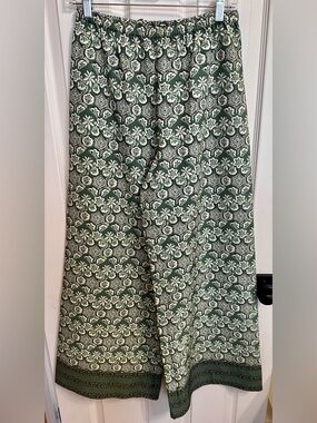 Tuckernuck Green and White Patterned Wide Legged Pants Size S NEW